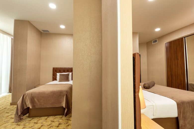 West Shine Hotel