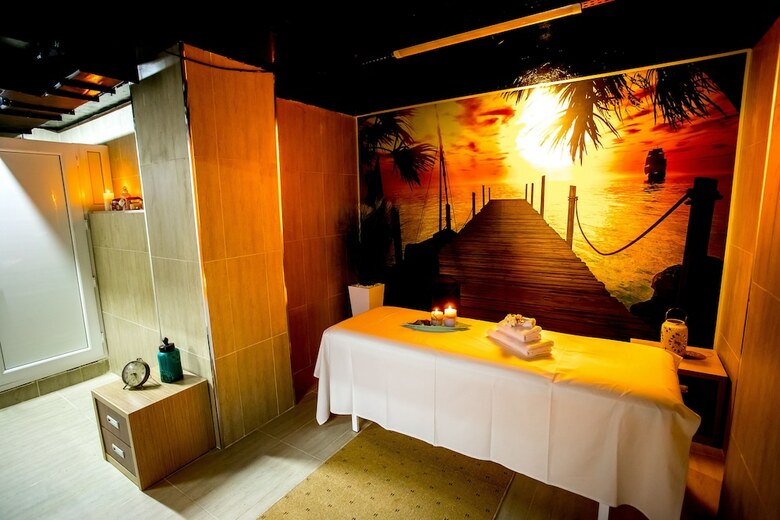 West Shine Hotel