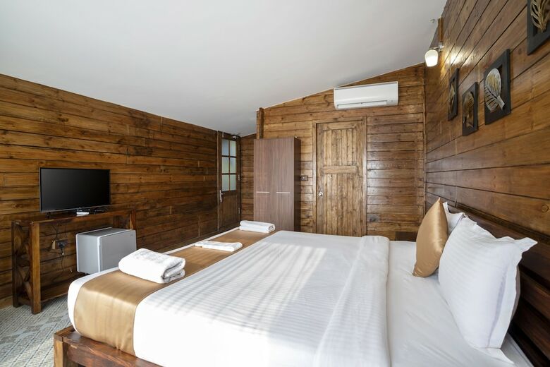 Hotel Stone Wood Resort & Spa