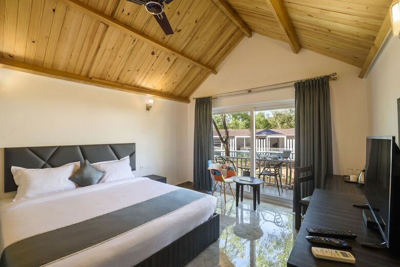 Hotel Stone Wood Resort & Spa