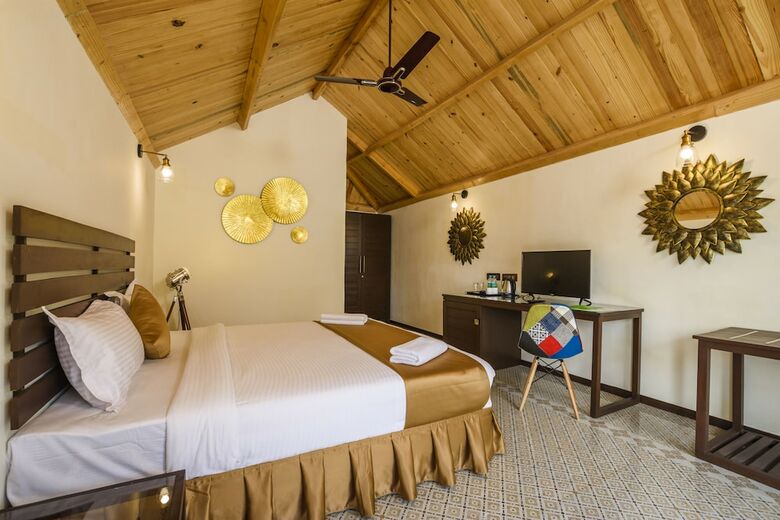 Hotel Stone Wood Resort & Spa