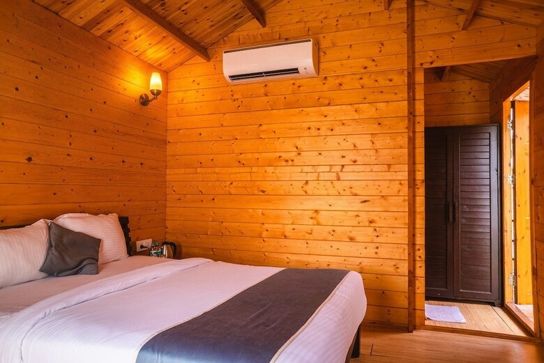 Hotel Stone Wood Resort & Spa