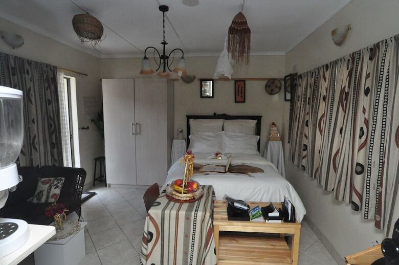 Hotel Mpofu Guest House