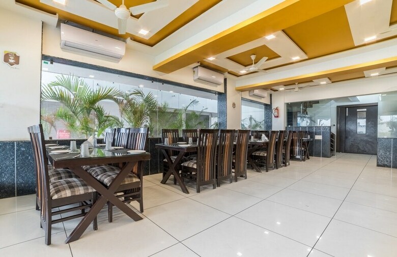 Hotel Zorba, Deesa