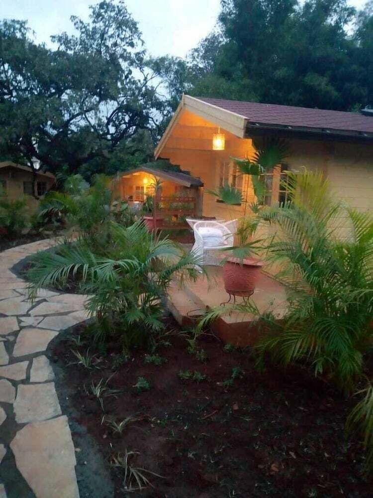 Severine Cottages And Lounge