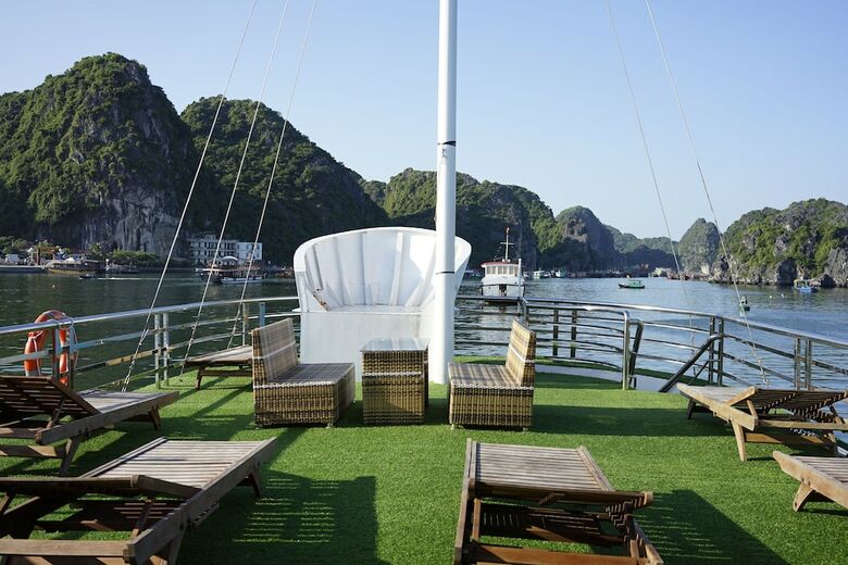Cat Ba Sisters Cruise