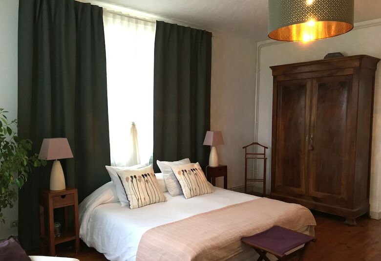 Hotel Ostal de Pombonne