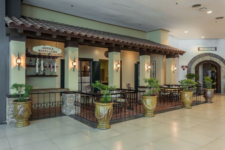 Aparthotel The Alpha Suites