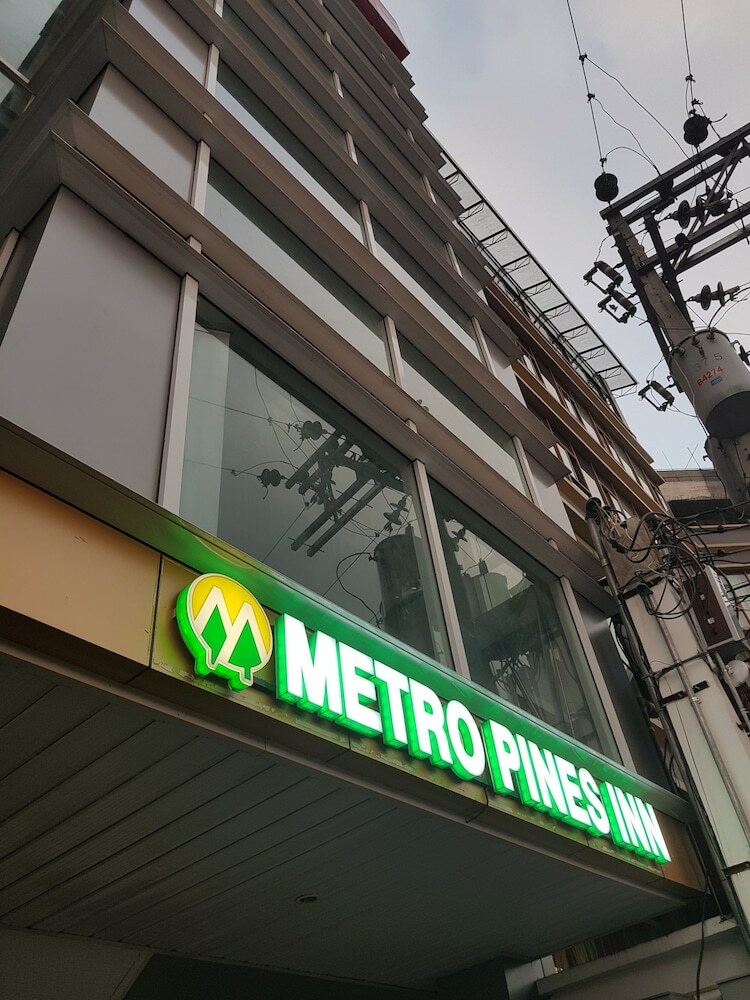 Hotel Metro Pines Inn