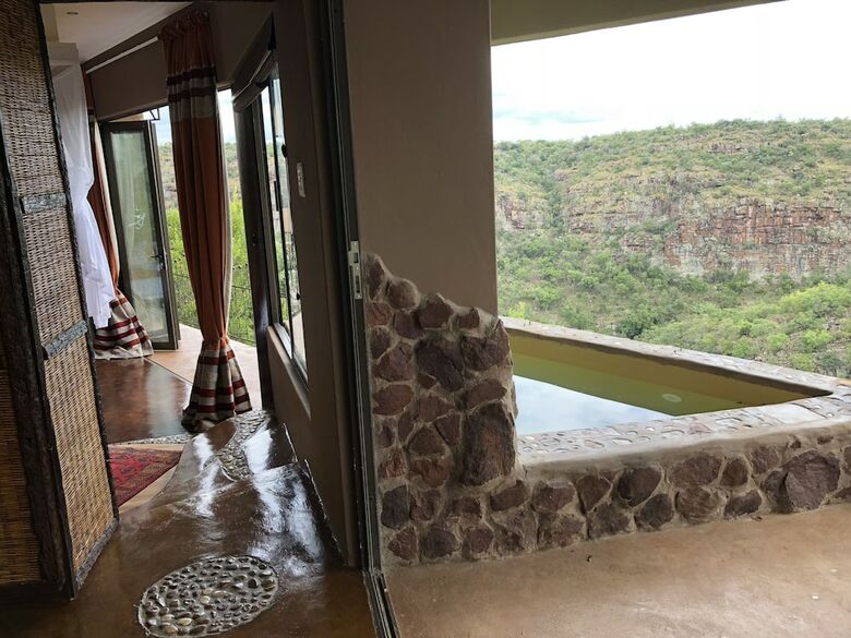 Posada Leopards Rock Bush Boutique