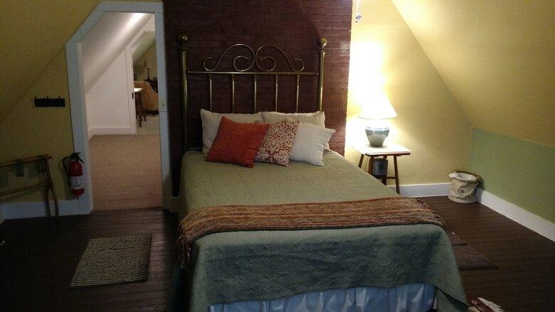 Bed & Breakfast Geyser Lodge