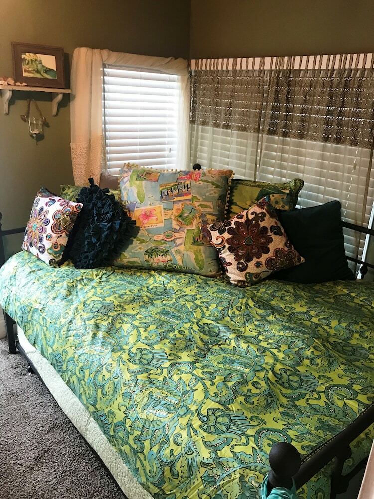 Bed & Breakfast Come Friday Cottages On The Bay