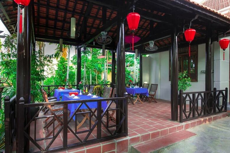 Hotel Plum Tree Homestay
