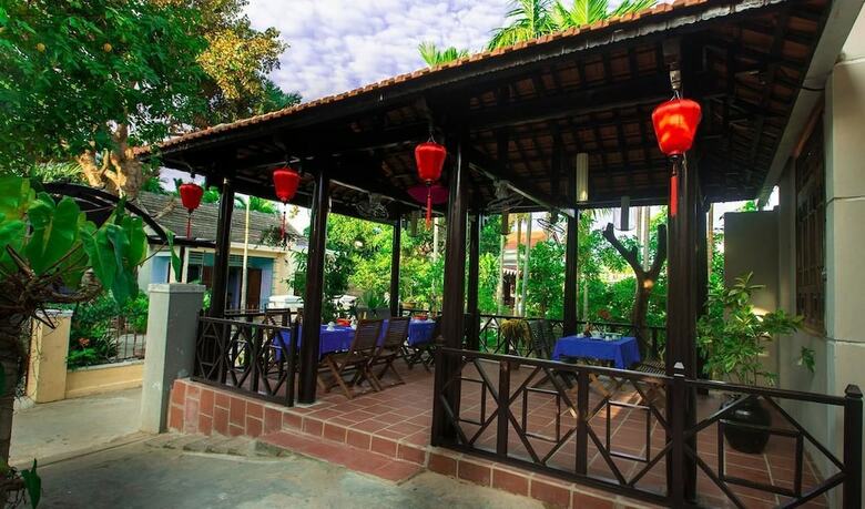 Hotel Plum Tree Homestay