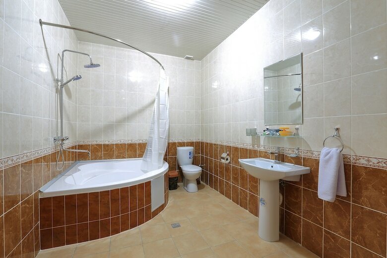 Hotel Seven Seasons