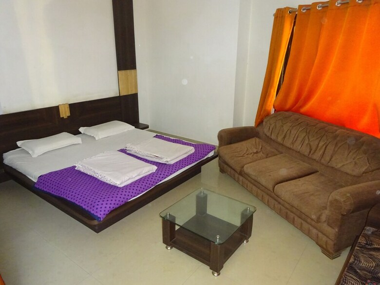 Hotel Bhakti Palace