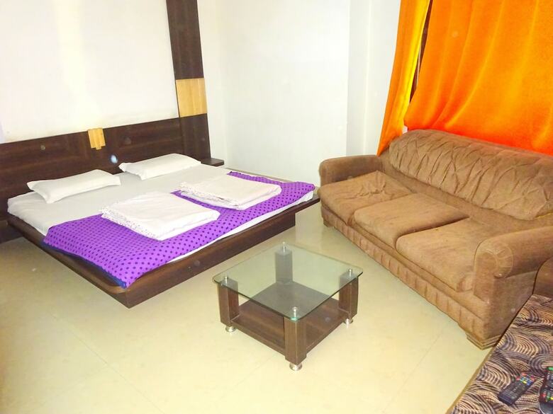Hotel Bhakti Palace