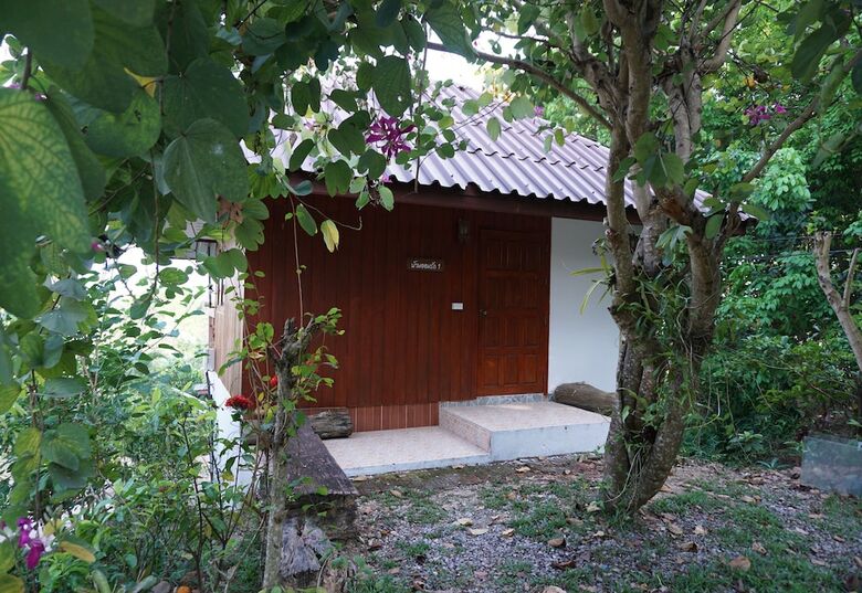 Hotel Settee Homestay