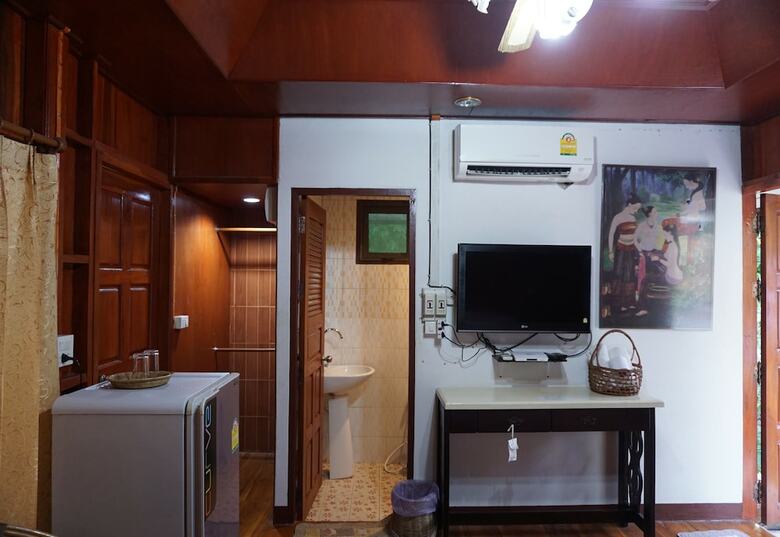 Hotel Settee Homestay