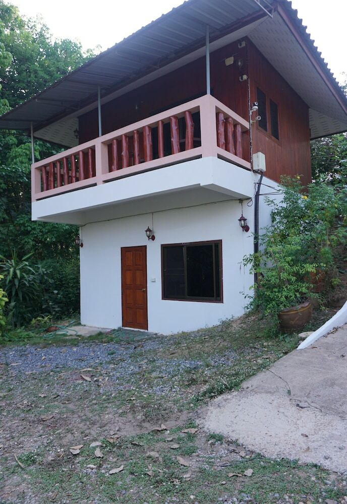 Hotel Settee Homestay