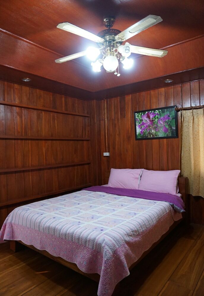 Hotel Settee Homestay