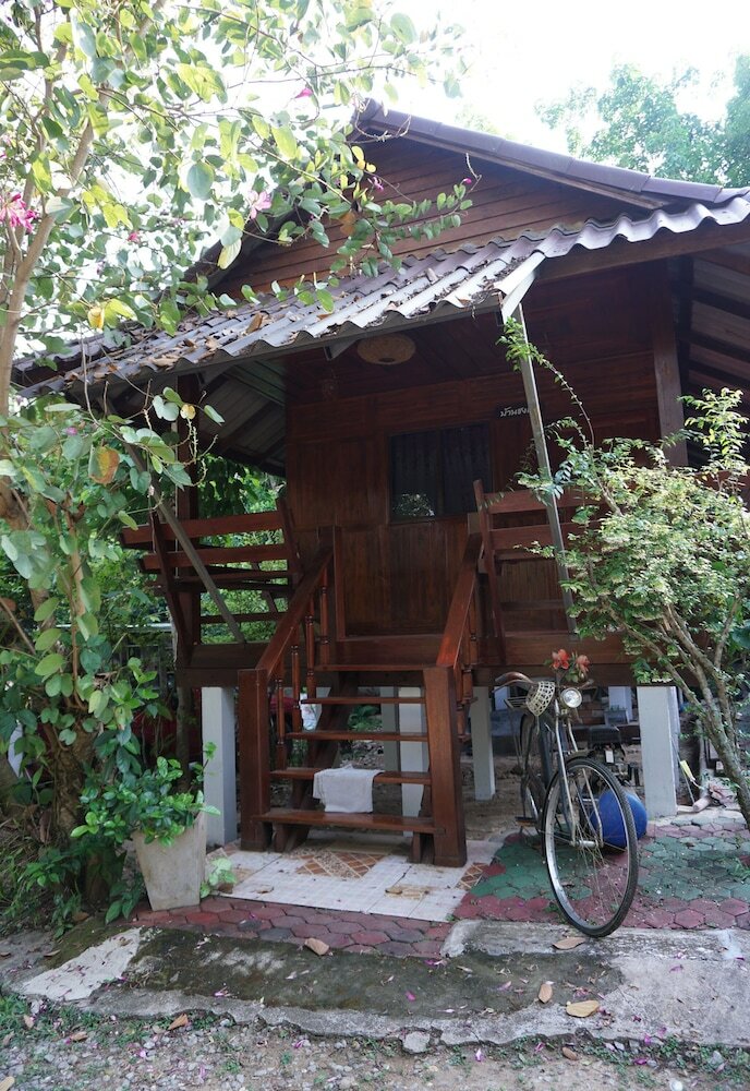 Hotel Settee Homestay