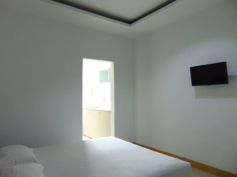 Hotel Room 868