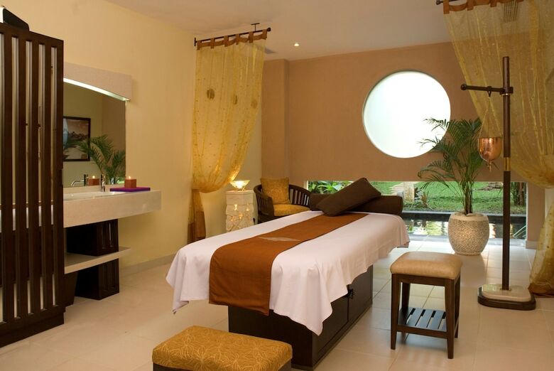 Hotel The Ayodya Palace