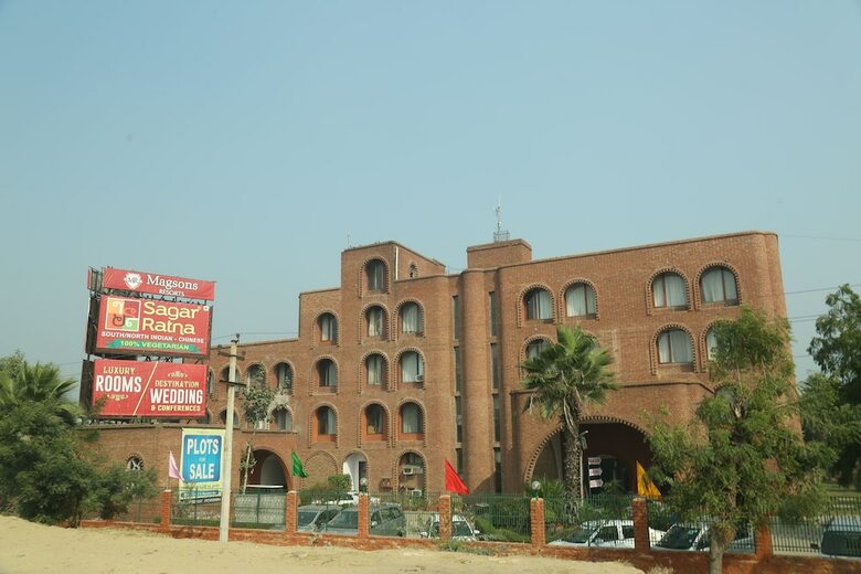Hotel Magsons Resorts