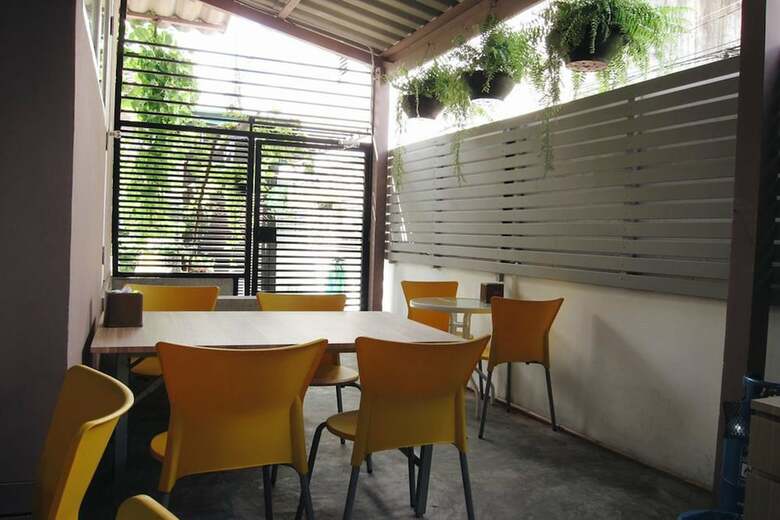 Hostal Baan Nai Trok - Hostel