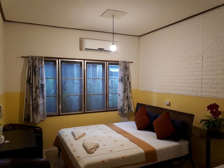 Hotel The Old Place Guesthouse