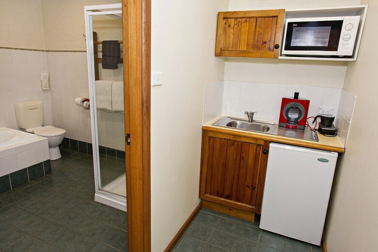 Colonial Motel And Serviced Apartments