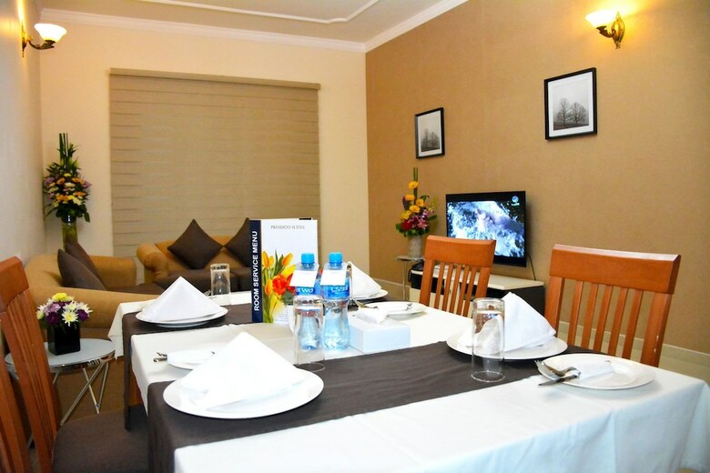 Aparthotel President Suites