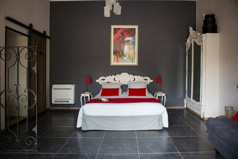 Hotel Sous Les Platanes