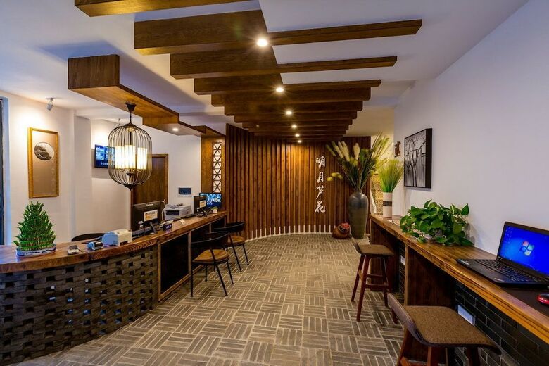 Moon Flower Hotel