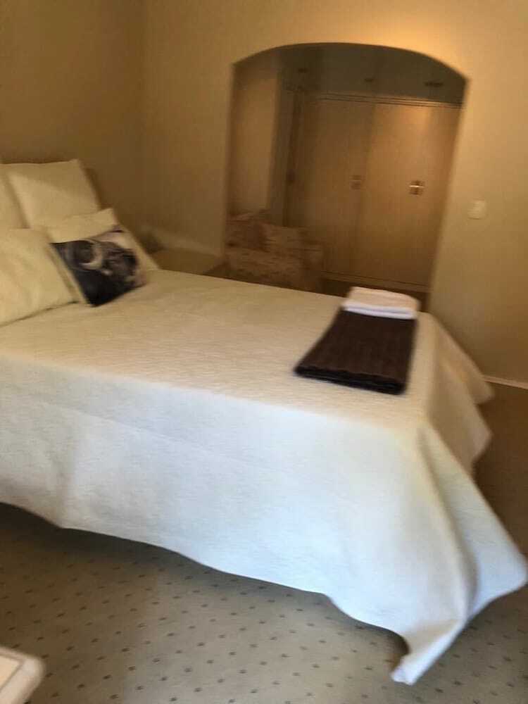 Bed & Breakfast Khuvena Guest House