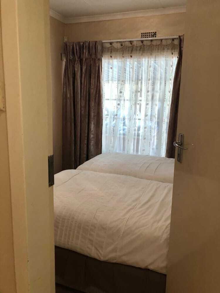 Bed & Breakfast Khuvena Guest House