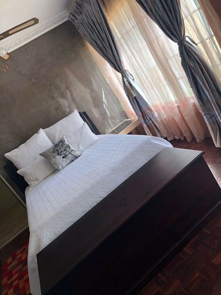 Bed & Breakfast Khuvena Guest House