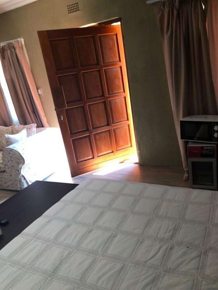 Bed & Breakfast Khuvena Guest House