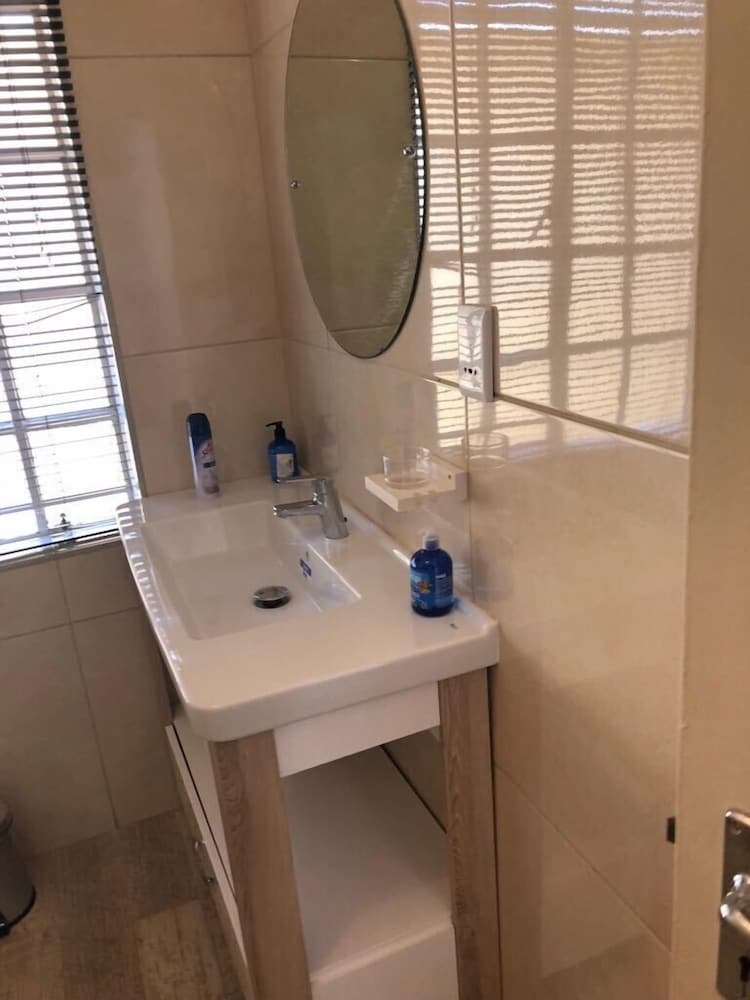 Bed & Breakfast Khuvena Guest House