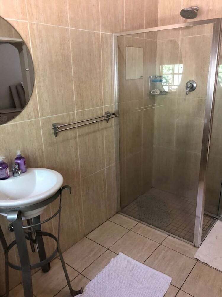 Bed & Breakfast Khuvena Guest House