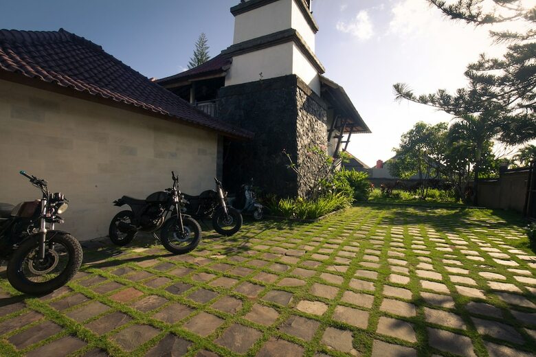 Black Pearl Villa Beachside