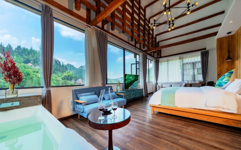 Homeward Mountain Hotel