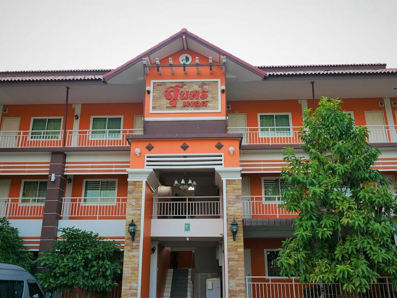 Hotel Suntorn Place