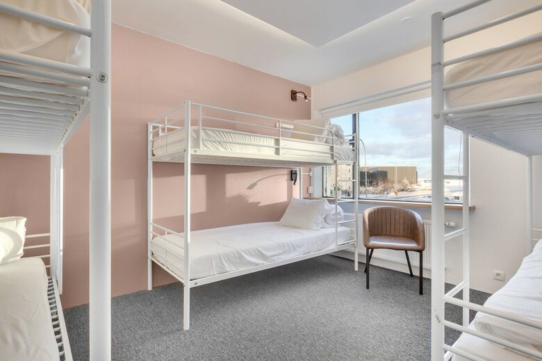 Hostal L�kur Hostel