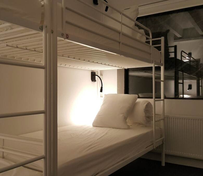 Hostal L�kur Hostel