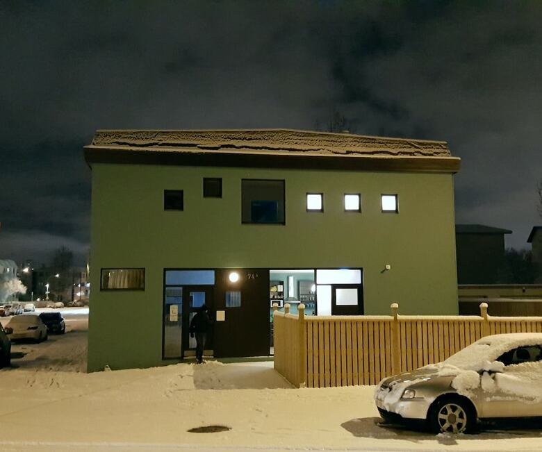Hostal L�kur Hostel