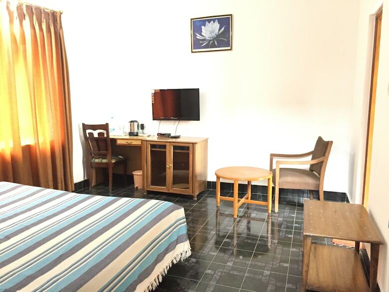 Hotel Sai Gardens
