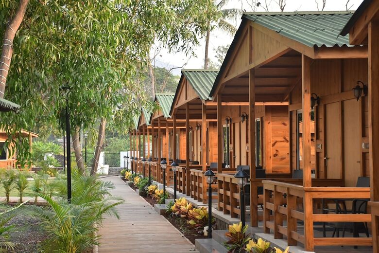 Hotel Sai River Resort