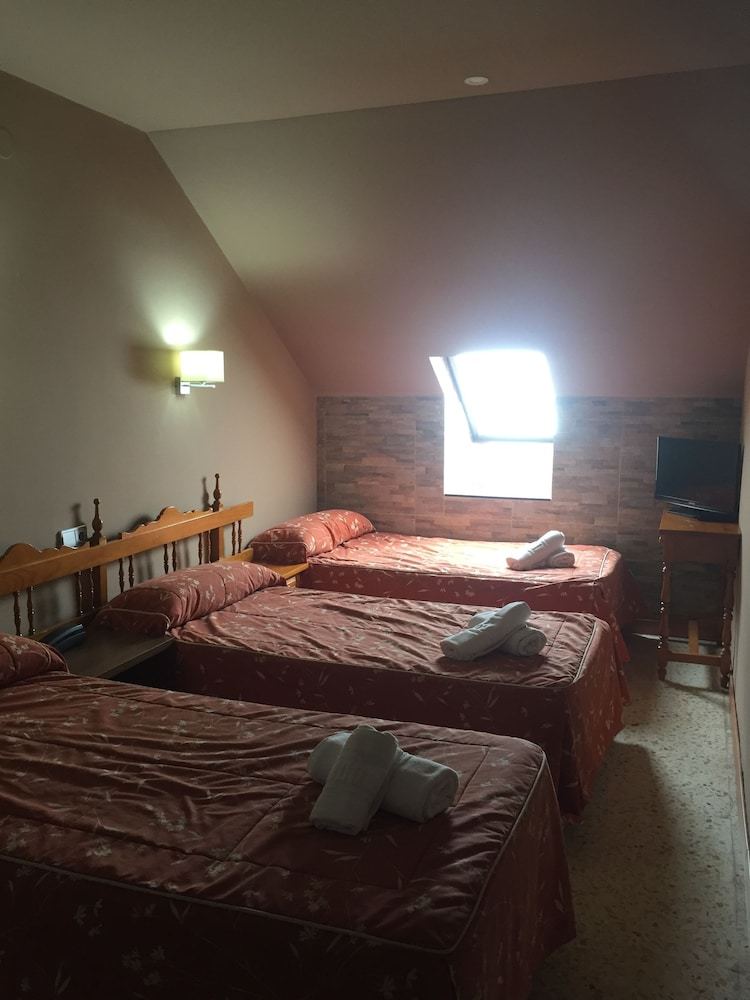 Hostal Hotel Montsant